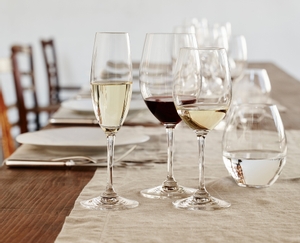 RIEDEL Vivant Red Wine Set in use