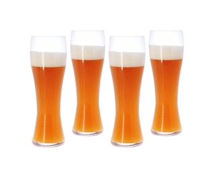 SPIEGELAU Beer Classics Helles gefüllt mit einem Getränk auf weißem Hintergrund