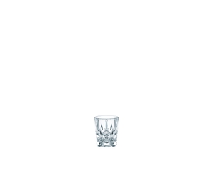 NACHTMANN Nobless Stamper gefüllt mit einem Getränk auf weißem Hintergrund