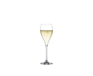 SPIEGELAU Party Champagne rempli avec une boisson sur fond blanc