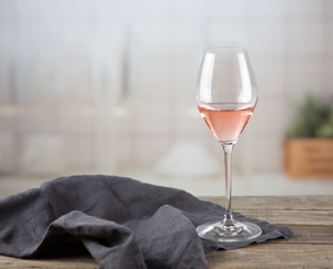 RIEDEL Extreme Rosé Wine/Rosé Champagne Glass in use