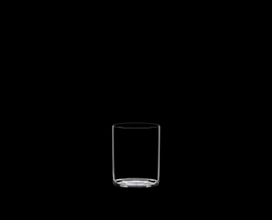 RIEDEL Bar Whisky auf schwarzem Hintergrund