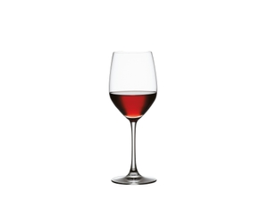SPIEGELAU Vino Grande Rotwein gefüllt mit einem Getränk auf weißem Hintergrund