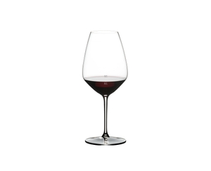 RIEDEL Extreme Restaurant Shiraz Line Mesaure Star 0,1l + 0,2l filled with a drink on a white background