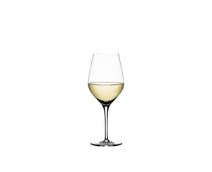 SPIEGELAU Authentis Weißwein Klein gefüllt mit einem Getränk auf weißem Hintergrund
