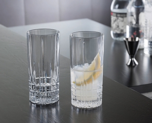 SPIEGELAU PERFECT SERVE ICE CUBE SET in use