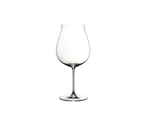 RIEDEL Veritas New World Pinot Noir/Nebbiolo/Rosé Champagne Glass su sfondo bianco