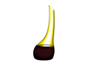 RIEDEL Decanter Cornetto Confetti Yellow R.Q. filled with a drink on a white background