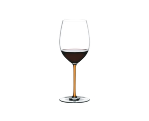 RIEDEL Fatto A Mano Gift Set Cabernet/Merlot filled with a drink on a white background