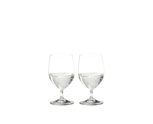 2 RIEDEL Vinum Water glasses filled with sparkling water