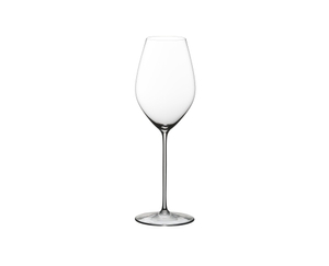 RIEDEL Superleggero Champagner Weinglas auf weißem Hintergrund
