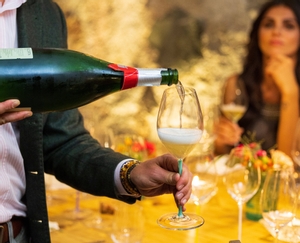 RIEDEL Fatto A Mano Champagne Glass Turquoise im Einsatz