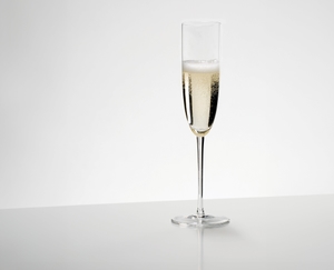 RIEDEL Sommeliers Champagne Flute in use