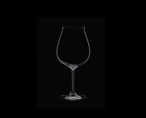 RIEDEL Restaurant Neue Welt Pinot Noir auf schwarzem Hintergrund