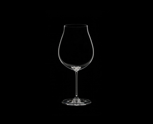RIEDEL Veritas Restaurant Neue Welt Pinot Noir/Nebbiolo/Rosé Champagner auf schwarzem Hintergrund