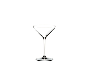 RIEDEL Extreme Martini auf weißem Hintergrund