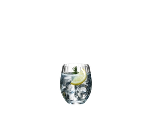 The optical blown glass of the RIEDEL Mixing Tonic Set is shown in zoom and explained textually.