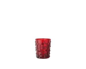 NACHTMANN Punk Whisky Tumbler - ruby riempito con una bevanda su sfondo bianco