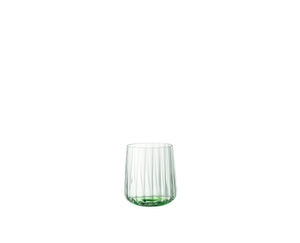SPIEGELAU Lifestyle Becher - Leaf gefüllt mit einem Getränk auf weißem Hintergrund