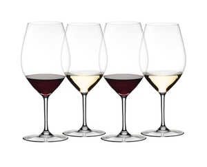 Four RIEDEL Wine Friendly Magnum glasses stand side by side or slightly behind each other in front of transparent background. The two glasses in front are filled with red wine and the other two glasses are filled with white wine. 