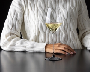 RIEDEL Fatto A Mano Black Tie Champagne Wine Glass/Sauvignon Blanc in use