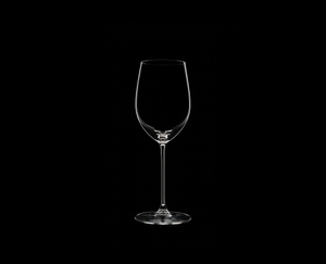 RIEDEL Veritas Restaurant Viognier/Chardonnay auf schwarzem Hintergrund