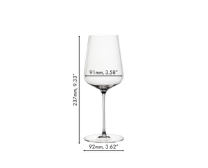 6 SPIEGELAU Definition Universal glasses stand on a grey ground. Two glasses are filled with white wine, the rest is unfilled