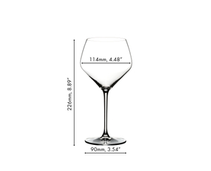 A gin cocktail served in a RIEDEL Gin glass on white background