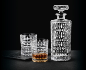 NACHTMANN Ethno Whisky Set mit Karaffe und zwei Tumblern im Einsatz