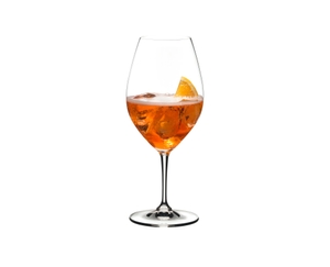 RIEDEL Aperitivo Set filled with a drink on a white background
