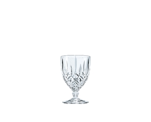 NACHTMANN Noblesse Goblet - tall rempli avec une boisson sur fond blanc