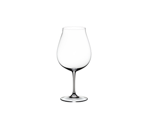 RIEDEL Vinum New World Pinot Noir con fondo blanco
