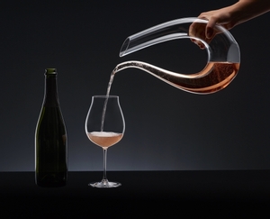 RIEDEL Decanter Amadeo R. Q. in use