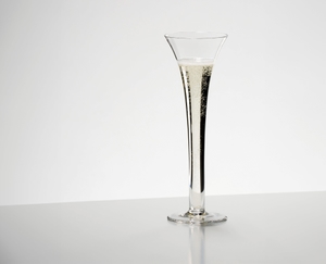 RIEDEL Sommeliers Sparkling Wine in use