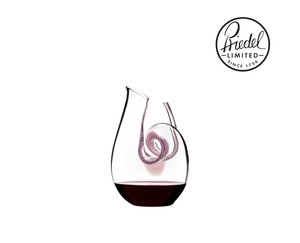 RIEDEL Decanter Curly Mini filled with a drink on a white background