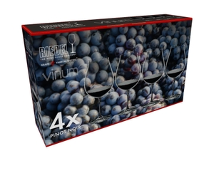 RIEDEL Vinum New World Pinot Noir Set in the packaging