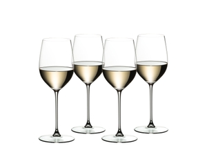 RIEDEL Veritas Viognier/Chardonnay con bebida en un fondo blanco