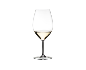 RIEDEL Wine Friendly RIEDEL 001 - Magnum riempito con una bevanda su sfondo bianco