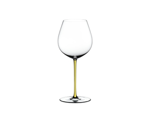 RIEDEL Fatto A Mano Pinot Noir Gelb auf weißem Hintergrund
