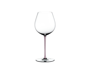 RIEDEL Fatto A Mano Pinot Noir Pink R.Q. auf weißem Hintergrund