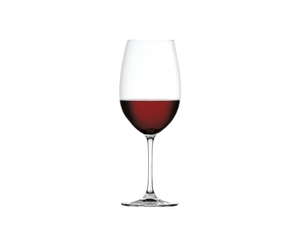 SPIEGELAU Salute Bordeaux gefüllt mit einem Getränk auf weißem Hintergrund