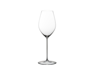 RIEDEL Superleggero Copa de vino para Champán con bebida en un fondo blanco