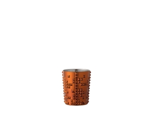 NACHTMANN Punk Whisky Tumbler - Kupferrot gefüllt mit einem Getränk auf weißem Hintergrund