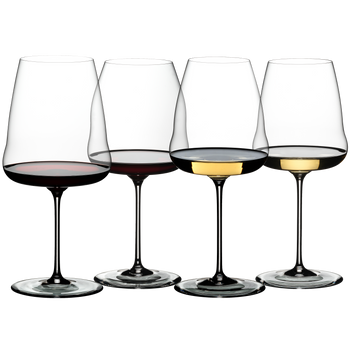 The RIEDEL Winewings Cabernet/Merlot glass, the RIEDEL Winewings Pinot Noir/Nebbiolo glass, the RIEDEL Winewings Sauvignon Blanc glass and the RIEDEL Winewings Chardonnay glass are standing next to each other filled with the matching wine for each glass on a white background.