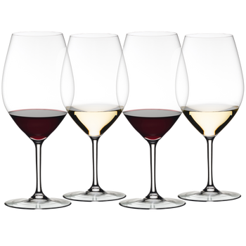 Four RIEDEL Wine Friendly Magnum glasses stand side by side or slightly behind each other in front of transparent background. The two glasses in front are filled with red wine and the other two glasses are filled with white wine. 