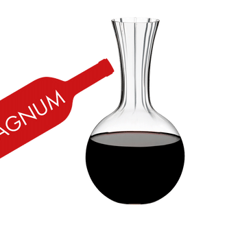 A RIEDEL Decanter Performance Magnum filled with red wine on white background. A red bottle symbol with the words 