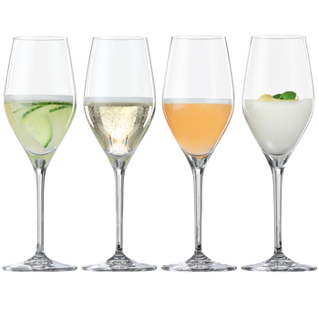 SPIEGELAU Special Glasses Prosecco gefüllt mit einem Getränk auf weißem Hintergrund