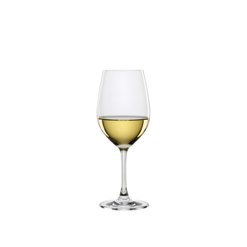 SPIEGELAU Winelovers Weißwein gefüllt mit einem Getränk auf weißem Hintergrund