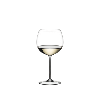 RIEDEL Sommeliers Montrachet con bebida en un fondo blanco