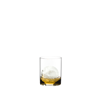RIEDEL Bar Whisky con bebida en un fondo blanco